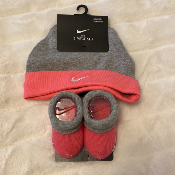 Nike Hat and Booties - Picture 4 of 4